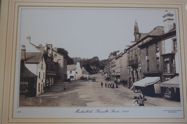 Penrallt Street captured in 1898.
