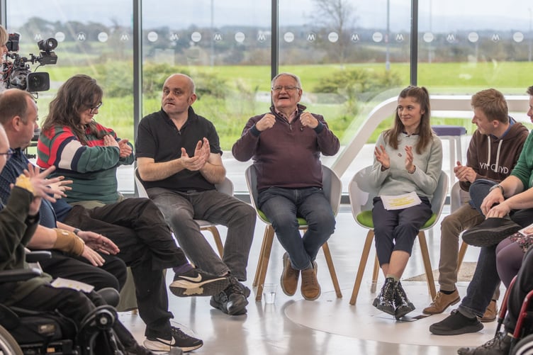 Dafydd Iwan ar Y Cyfweliad