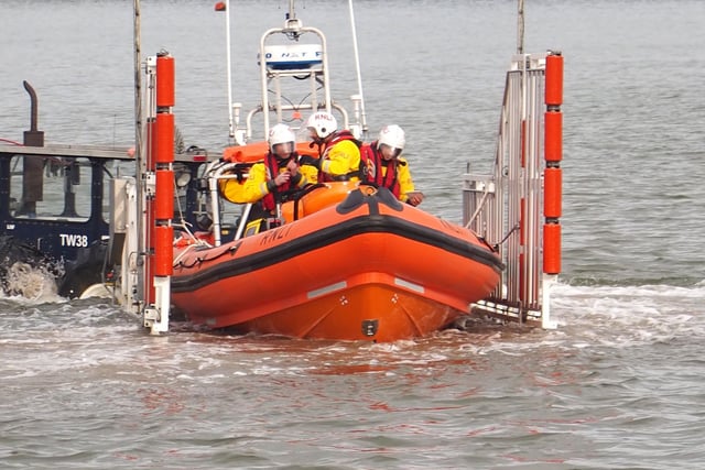 Abersoch RNLI responds to sea jacket alarm