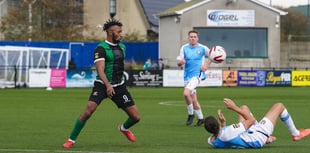 Aber strike late to stun Ponty