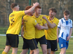 Bow Street storm back into second placed with seven‑goal blitz