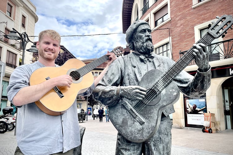 Gwilym Bowen Rhys yn Wlad y Basg