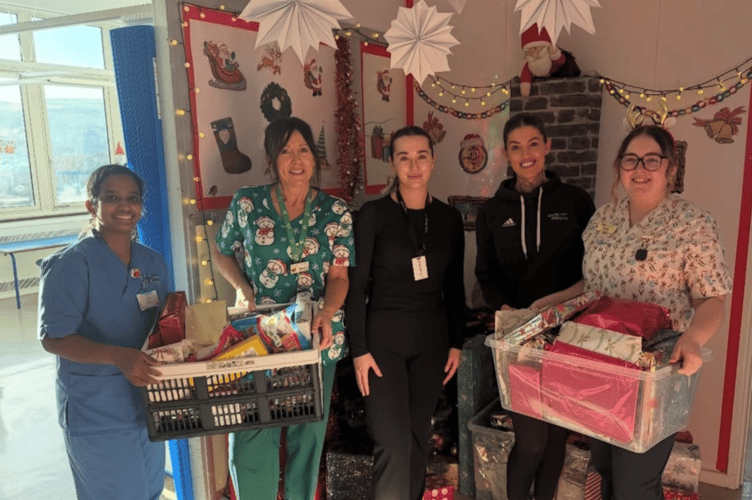 Jessica Baker and Jeorgia Parry alongside the staff at Angharad Ward