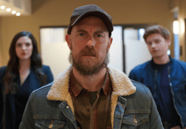 Drama heist Dal y Mellt yn dychwelyd i S4C gyda Matthew Gravelle yn ymuno â’r cast