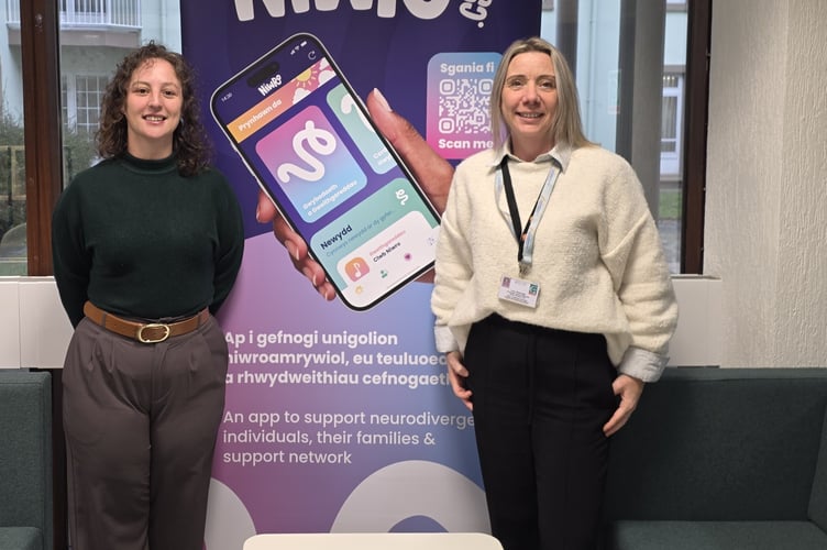 Councillor Menna Trenholme, Cyngor Gwynedd's Cabinet Member for Children and Supporting Families and Lucy Hemmings, Cyngor Gwynedd Autism Lead. Photo: Gwynedd Council