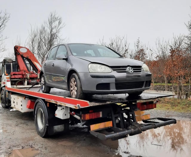 Vehicle seized in Pwllheli over MOT, insurance