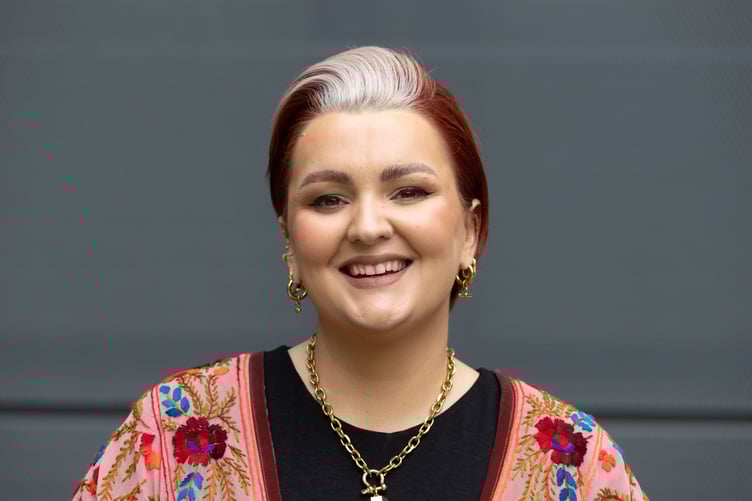 Bronwen Lewis ar Y Cyfweliad