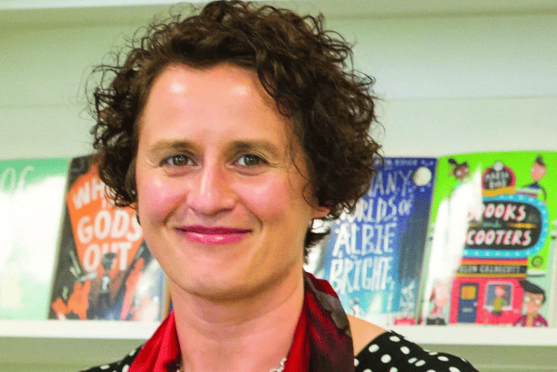 Helgard Krause, prif weithredwr Cyngor Llyfrau Cymru