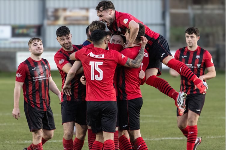 Port celebrate during their 3-2 win against Trearddur Bay (Photo: Jeff Guile)