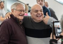 S4C yn comisiynu dwy gyfres arall o Y Cyfweliad