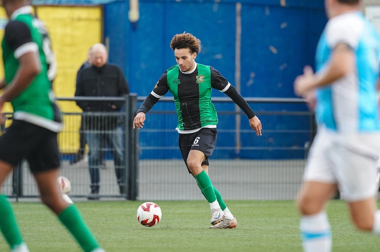 ABERYSTWYTH, WALES - 25 OCTOBER 2025:Zachariah McKenzie of Aberystwyth Town during the JD Cymru South 2025/26 fixture Aberystwyth Town vs Newport City at Park Avenue, Aberystwyth, Wales (Pic by Jamie Edwards)