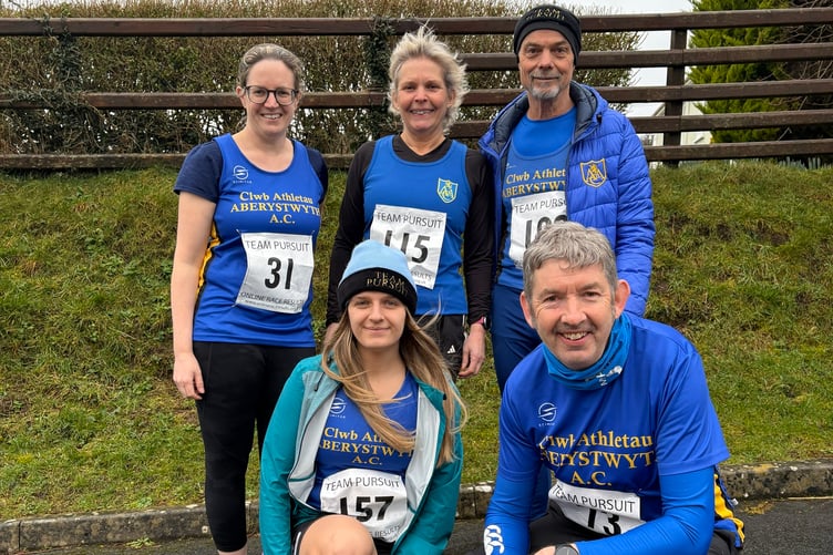 Charlie, Sian, Damian, Chelsey and Deian ready for the team pursuit