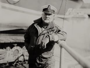New Quay RNLI coxswain Daniel Potter stands down after 32 years