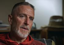 Barn Iolo Williams ar drychineb y Sea Empress