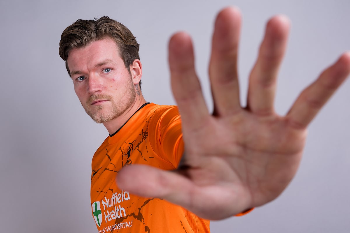 Aberystwyth Town sign experienced goalkeeper Kelland Absalom