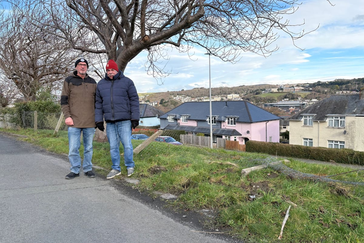 Grit bin call following close call on Penparcau estate visual