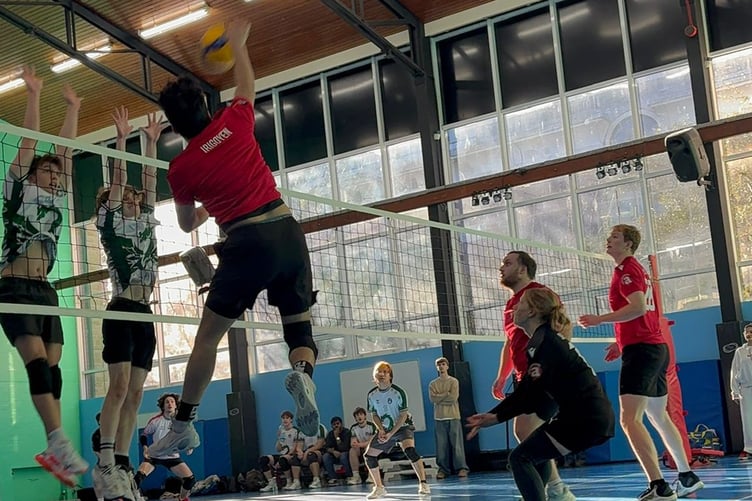 Aber’s Irigoyen beats the Swansea block, Sparkes, Ellis and Davis in support