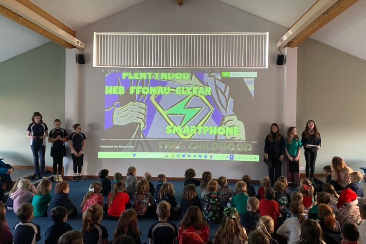 Children at Ysgol y Dderi Primary School near Lampeter hosted an assembly on smartphone use in childhood.