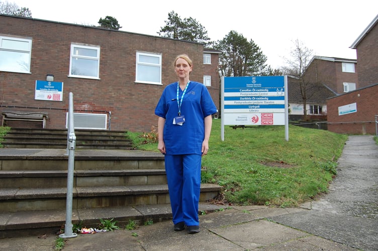 Donna Blinston, mum of three and award-winning nurse, studying a PhD in liver disease.