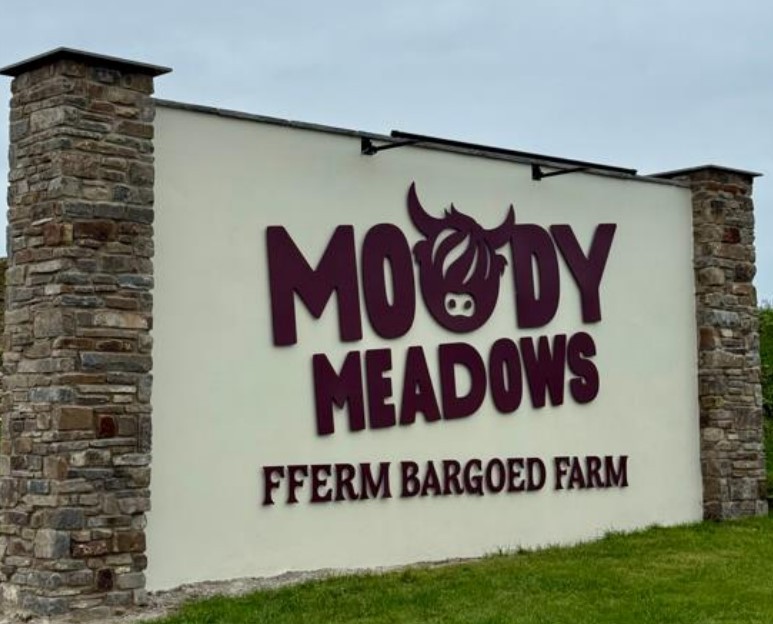 Bargoed Farm given permission for already built signs