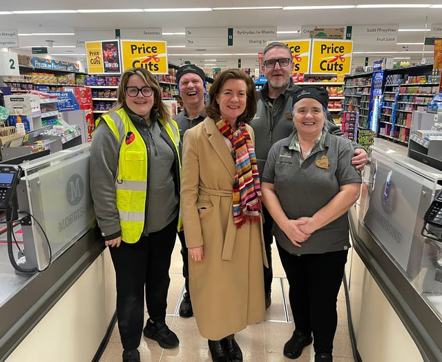 First Minister champions workers' rights in Aberystwyth supermarket