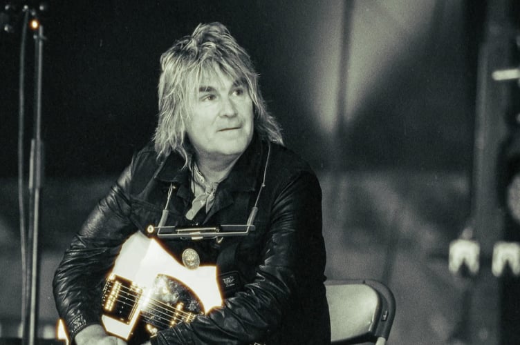 Neges Olaf Mike Peters