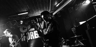 Lafant yn rhoi blas o’u halbwm cyntaf