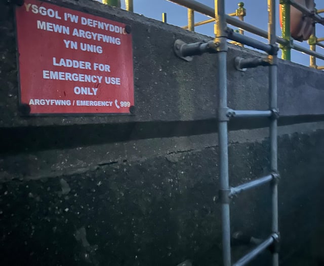 Criccieth demands beach access restoration