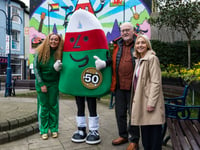 Dathlu pen-blwydd mawr Mistar Urdd