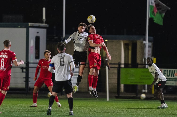 BALA, WALES - 27 FEBRUARY 2026:Sean Cronin of Llanelli Town during the JD Cymru Premier 2025/26 - Play-Off Conference fixture Bala Town vs Llanelli Town at Maes Tegid, Bala, Wales (Pic by Jamie Edwards)
