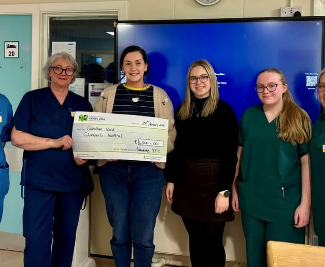Ceredigion young farmers raise £1,000 for Glangwili Hospital ward