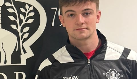 Pwllheli held to a draw as Roberts makes debut