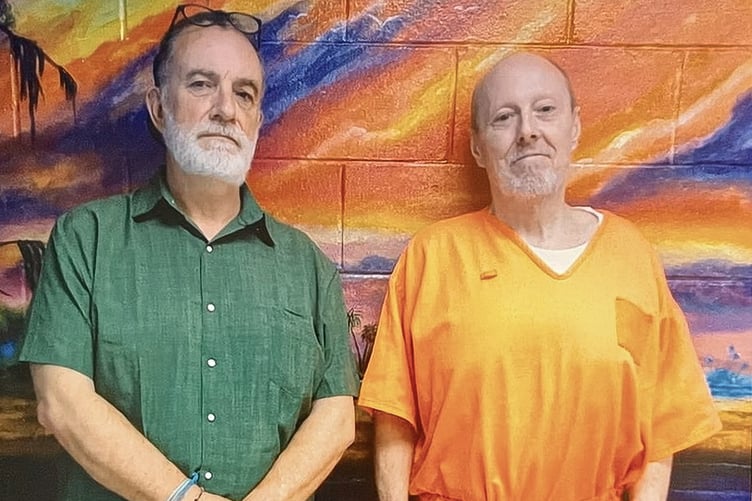 Rhys Williams gyda'i ffrind Roderick Michael Orme