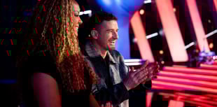 Galw am sicrwydd cyllid tymor hir