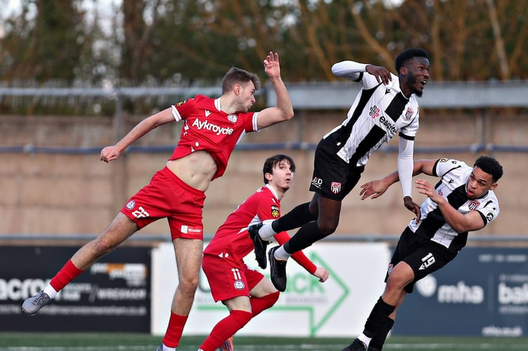 FLINT, FLINTSHIRE, WALES - 14th MARCH 2026 - Cameron Ferguson of Bala Town battles with Sidi Sanogo Fofana of Flint Town United during Flint Town United vs Bala Town in Round 6 of the JD Cymru Premier Play-Off Conference at Cae Y Castell, Flint (Pic by Sam Eaden/FAW)