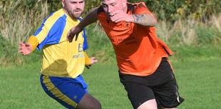 Tywyn hold their nerve to keep title race open