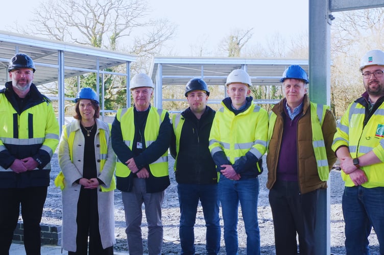 Rhys Jones OBR Managing Director, Council Leader Cllr Nia Jeffreys, Cllr Richard Medwyn Hughes, Cabinet Member for Economy and Community, Jack Evans OBR Site Manager, Sion Ellis Architectural Technologist Dewis Architecture, Chris Wheeler Senior Welsh Government Property Delivery Manager, Rhys Carden, Construction Project Manager, Gwynedd Council. Photo: Gwynedd Council