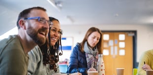 Y nifer uchaf yn dysgu Cymraeg