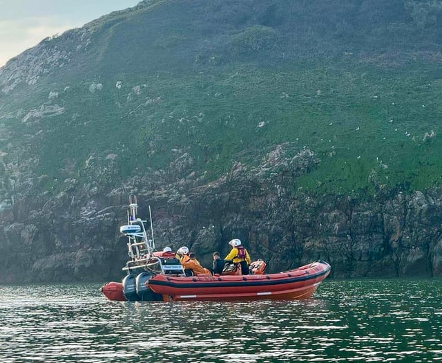 Criccieth RNLI rescues jet skiers
