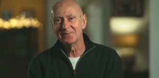 O Benyberth i’r bêl gron: Ian Gwyn Hughes a Stori’r Iaith 