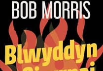 Ail nofel hanesyddol Bob Morris: Antur yng Nghymru'r 80au