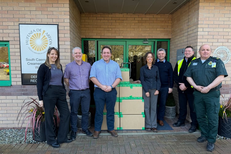 Nikki Williams, Paul Jones, James Stent, Haf Williams, Alan Wyn Jones, Elwyn Jones from South Caernarfon Creameries with Tomos Hughes from Save a Life Cymru