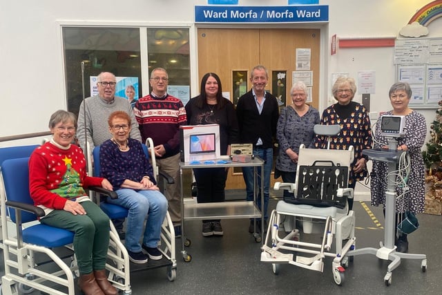 Cyfeillion Ysbyty Alltwen donate £12,500 for hospital equipment