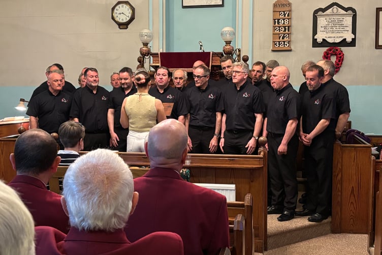 Côr Pam Lai yn ennill cystadleuaeth y côr