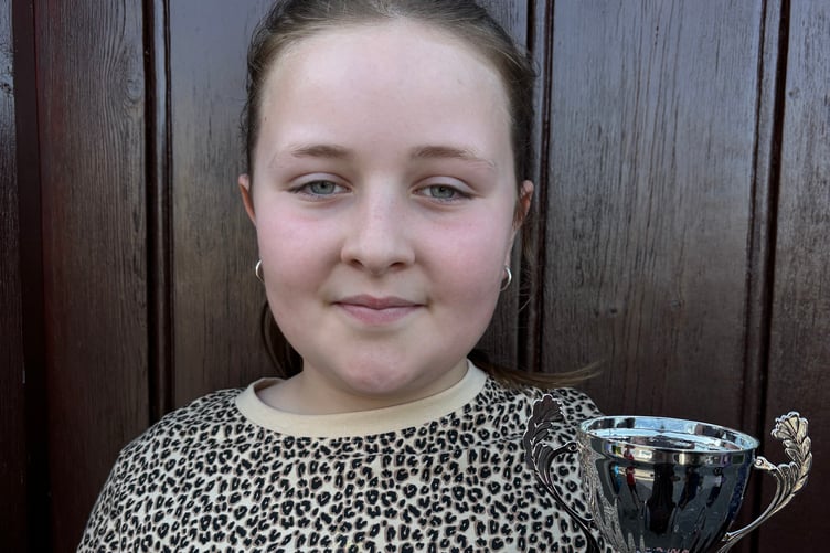 Unawd 10-12 oed: 1, Neli Evans