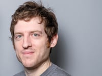 Elis James yn Eisteddfod y Garreg Las
