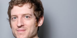 Elis James yn Eisteddfod y Garreg Las