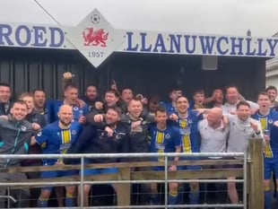 Seven-star Llan seal league title in style