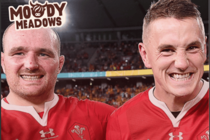 Welsh rugby legends Ken Owens and Jonathan ‘Foxy’ Davies. Photo: Moody Meadows