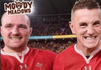 Ceredigion venue to host rugby legends Owens and Davies fundraising night